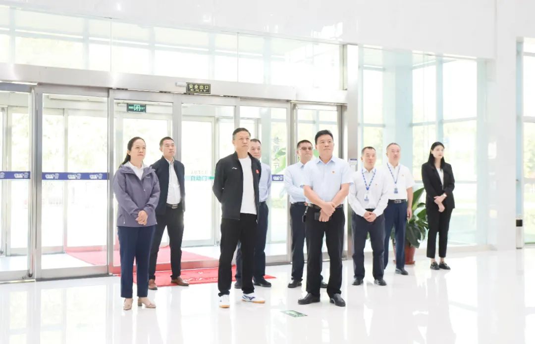 快樂過“雙節(jié)”，安全不放假｜河南農(nóng)投集團黨委書記、董事長李曉寰一行蒞臨花花牛乳業(yè)集團開展“雙節(jié)”安全生產(chǎn)大檢查活動并慰問一線職工、