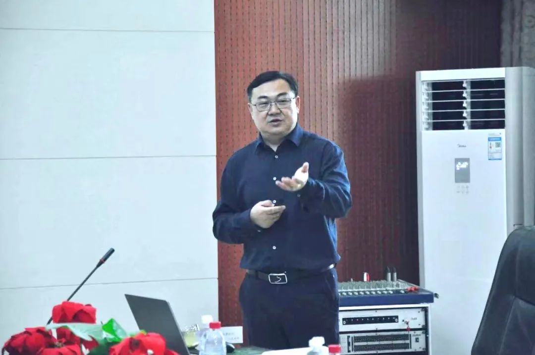 花花牛丨國家奶牛產(chǎn)業(yè)技術(shù)體系首席科學(xué)家、中國農(nóng)業(yè)大學(xué)教授李勝利一行蒞臨花花牛魯山瑞亞參觀調(diào)研