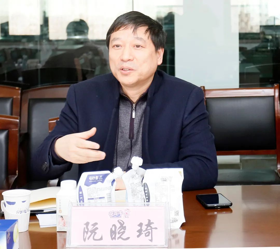 花花牛丨東北農(nóng)大食品學(xué)院院長(zhǎng)、中原食品實(shí)驗(yàn)室首席科學(xué)家姜毓君教授蒞臨花花牛乳業(yè)集團(tuán)調(diào)研