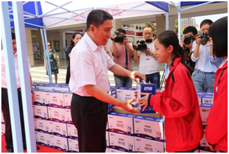“健康中原，牛奶伴您行——花花牛乳業(yè)集團2018中國小康牛奶行動” 公益助學(xué)啟動儀式隆重舉行