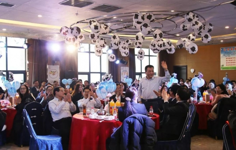 花花牛乳業(yè)集團(tuán)養(yǎng)殖事業(yè)部舉行2020年“迎新春·員工茶話會” 活動(dòng)